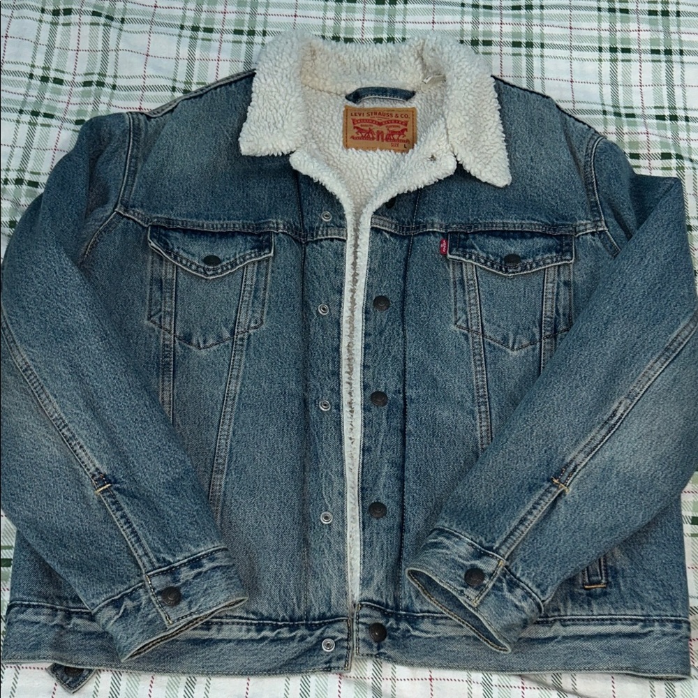 Levi's Men's Denim Jacket with Sherpa Lining